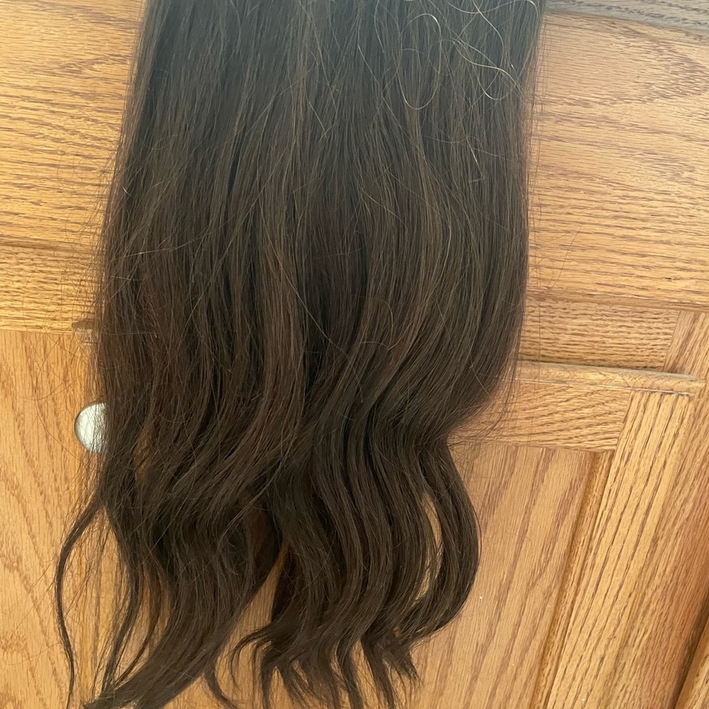 Halo couture extensions only worn twice. Never washed yet. 16 inch. Color listed